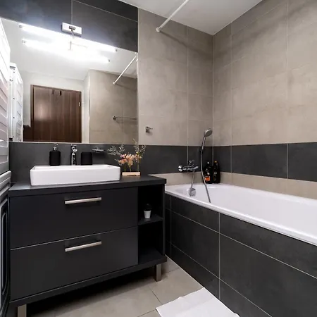 Exclusive New By Cz, Centre & Parking Apartment